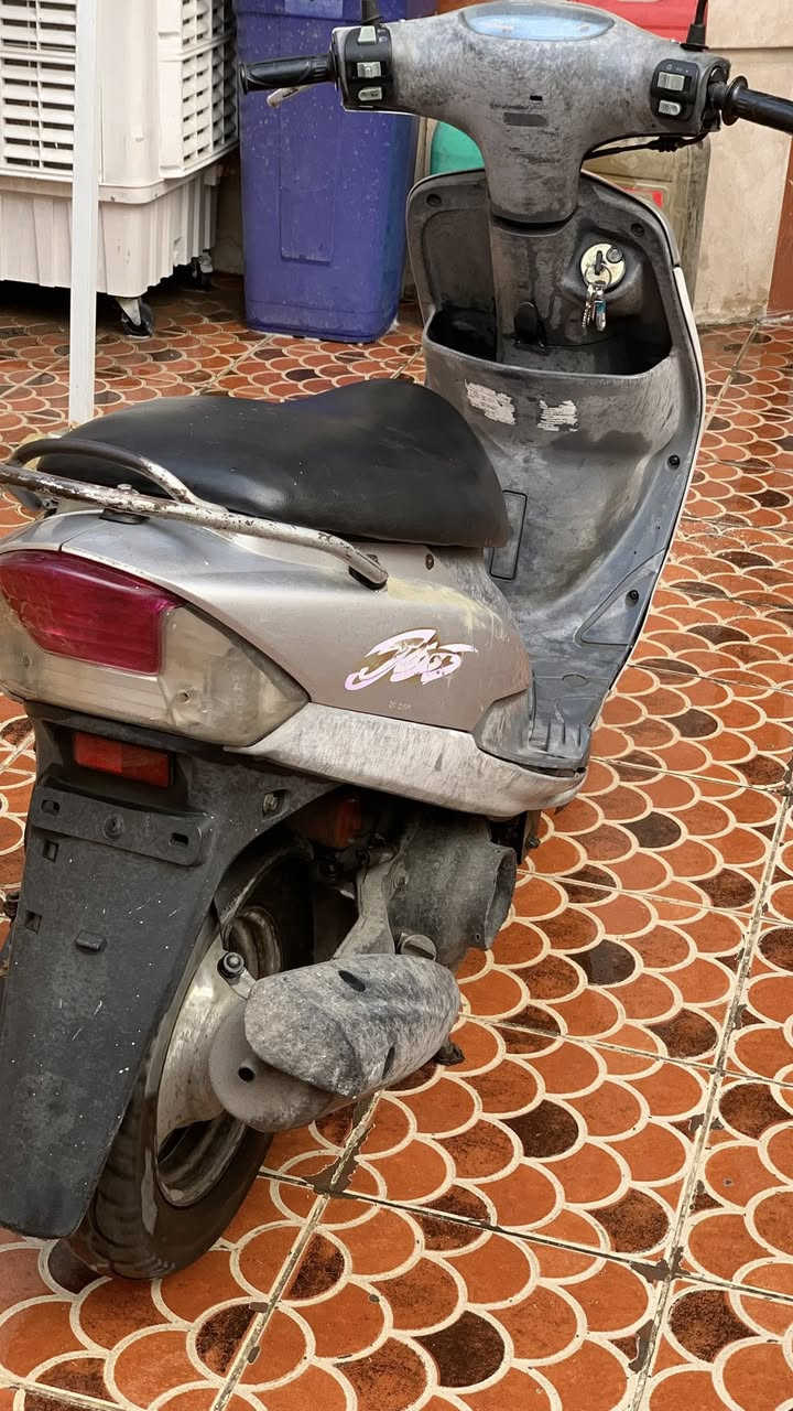 درجة ماكس منغولي
كفرات اصلية مختمه بيها شخوط 
كهربائيات شغاله ما عده لايت امامي 
والمحرك بي تبخير 
السعر 450الف وبي مجال 
العنوان حي اور مقابيل مدرسة البصره 
***********
