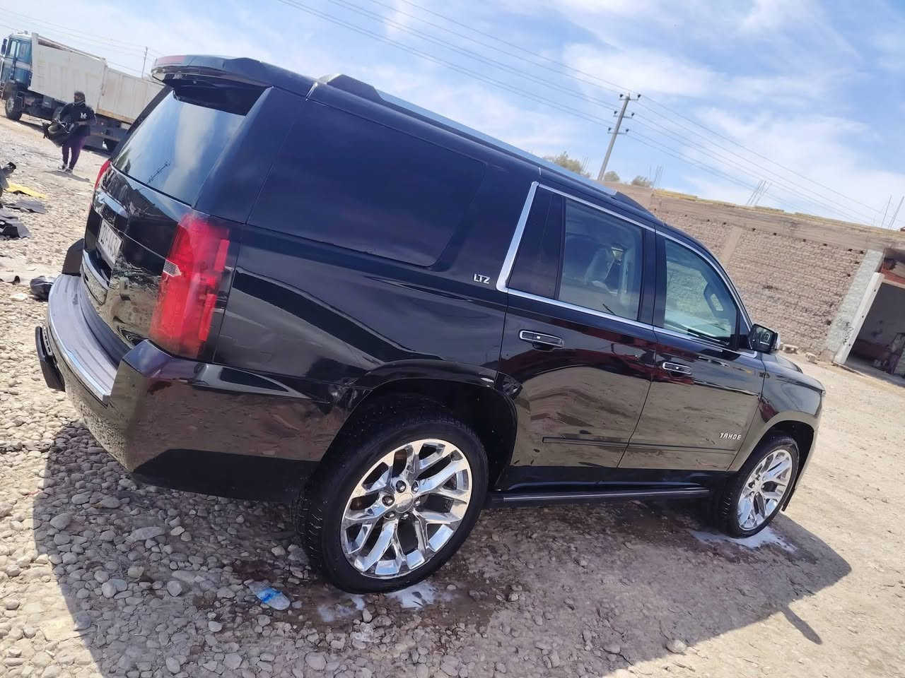 تاهو 2017 LTZ فول للاخير ادوات بيها ٣ قطع صبغ وفتح عربانة خلفية السعر 140 مكان السيارة ديوانية ***********
