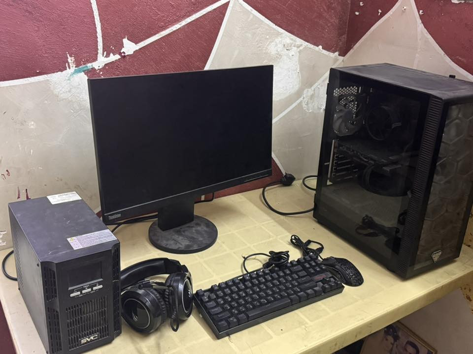 سلام عليكم عندي تجميعه المواصفات i5 10400 و gtx1660s ورامات 16 هارد hdd 500  و m.2 128 وبور 500 مع ملحقات سماعات وكيبورد وماوس وشاشه وups 1kv مع حساب ستيم بي ارما 3 و باتلفليد 1 و سكواد مكاني بغداد *********** ابيع كامل او مراوس شعندك
