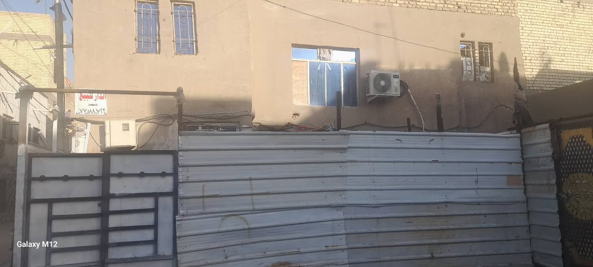 السلام عليكم بيت للبيع قطاع ٥٥قرب سوق الوحيلات طابوصرف على ساحه قريب على الخدمي مال الحبيبيه قاطين المساحه ١٠٨التواصل ***********
