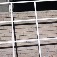 واجهه محل طول خمسه امتار وارتفاع مترين ونص هوه وجامه موجود وبيه باب طل...