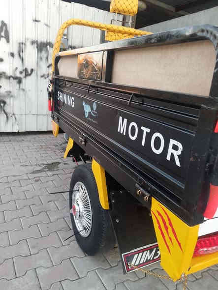 سلام عليكم ستوته للبيع 2021 محرك ركبه شرط كهربائيات سلف كله شغال تخم تواير جديد ماطور ع بلاد قطره صبغ مابي منفيس بيه. سعر مليون و325 بيه مجال قليل 
شري يخابر ويدلل. ***********
