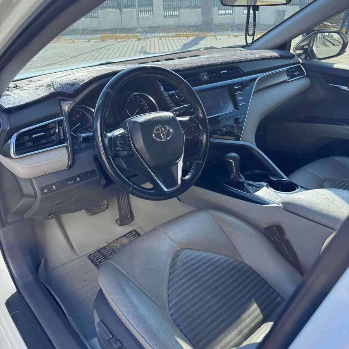 تۆیۆتا کامری se 2018
 سەیارەکە پینج پارجەی هەیە
 جەمەپەجی خفیف پشتەوەی هەیە 
سەیارە هەتا بری جوانە
 بی مسروفە بی ئیرباگە
 پیشی کەپسە

سعر : لە کۆمێنت داوای بکە ڕاستەوخۆ بۆت دێت 🤖 

گێر و مەکینەی بەشەرت 
هیچ کێشەیەکی تێدا نییە 
 ناو نیشان هەولیر بحرکە 

ژمارەی خاوەنەکەی 
***********
