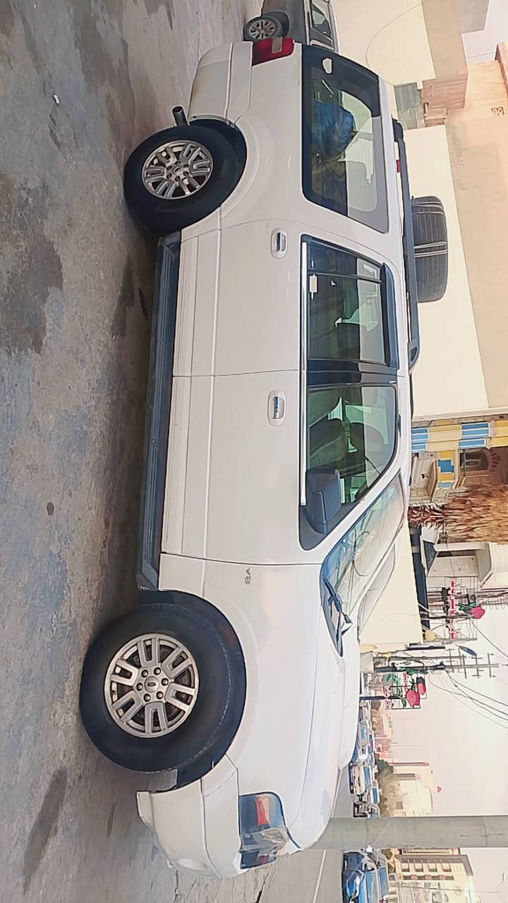 السلام عليكم فورد موديل ٢٠١١ لبيع  تفاصيل سيارة عل رقم اني مكلف بيهة مكانهة بغداد بيهة خط بغداد اربيل لبيع هية وخطهة
‏‪+964 771 664 3583‬
