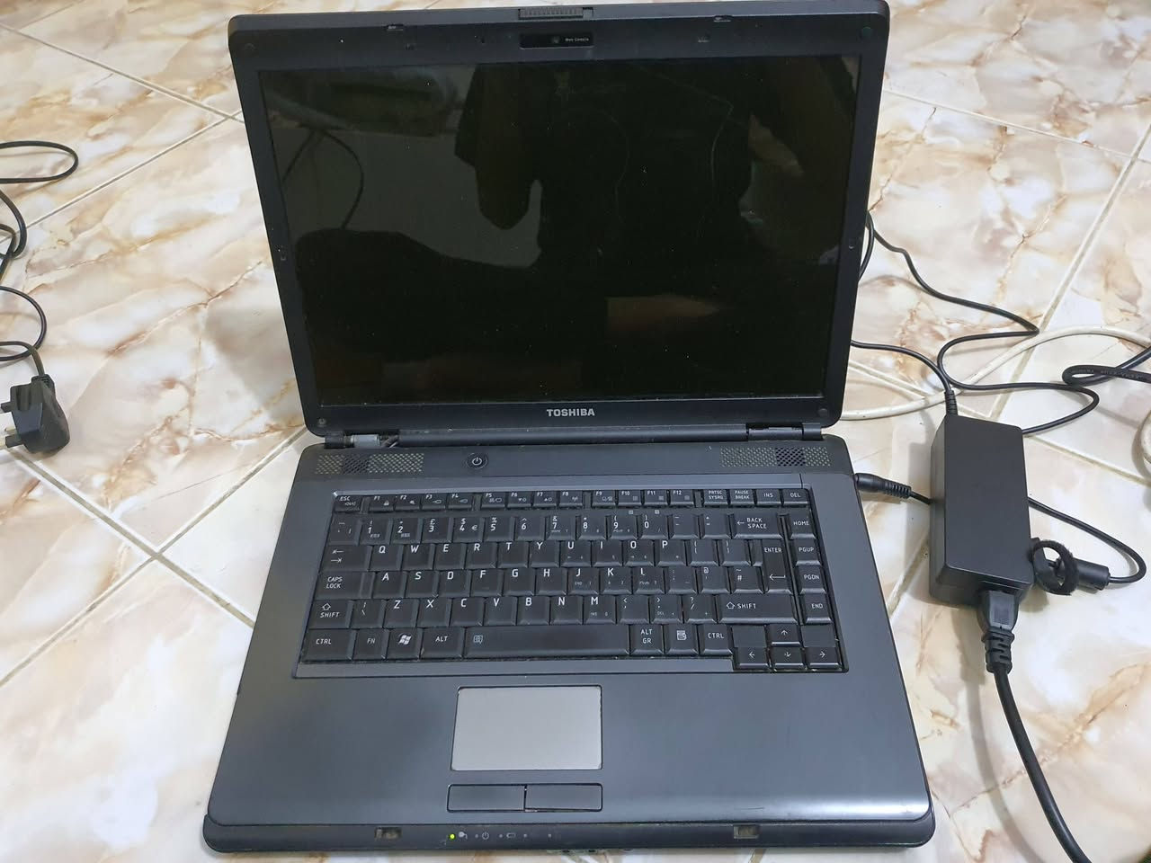 وفرتلكم تلث حاسبات ب اسعار ارخص من التراب
1 الحاسبه الاوله mini hp مني اج بي طبعن نضافته مثل ما موضح
وياه شاحنته و جميع ملحقاته ويندوز ٧ تجي و ذاكره ٦٤ و رامات ٤
بطارته هابطه بس تشتغل عله الشحن مباشر طبيعي سعره 40 الف
2الحاسبه الثانيه TOSHIBA توشيبا طبعن حاسبه قويه من كل النواحي و حجمه كلش جبير و نضافته مثل ما موضح كله نضيف طبعن الحاسبه تجي ويندوز ١٠ هوم و ذاكره تخزي ٢٥٦ كيكه و رامات ٤ 
بطاريته هابطه تشتغل عله الكهرباء مباشر طبيعي سعره 65 الف
3الحاسبه الثالثه اج بي القديم شغاله كلشي مابيه بس ما اعرف شنو عطله موضح بل صور تشتغل شاشه و عداد و يطلع ويندوز ٧ بس ميفوتني عله الدسكتوب ابيعه فحم سعره ٣٥ الف
للتواصل و الحجز ***********
