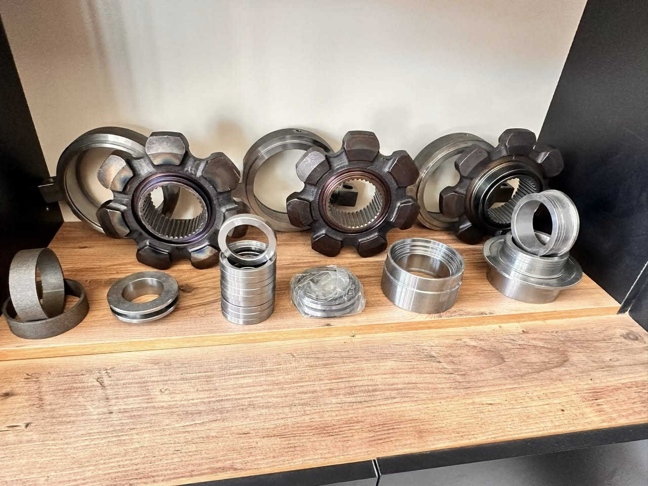 نوفر لكم تجفيتت دشالي حصاير كاملة بأعلى جودة وأداء قوي يناسب شغل المشاريع الثقيلة والطرق 🚧 Vogele 

✅ جاهزة للتركيب والتشغيل
✅ جودة مضمونة وتحمل عالي
✅ أداء ثابت ودقة بالعمل
✅ متوفرة بأسعار مناسبه

📍 بغداد- النهظة - باب الشيخ // داخل فرع التكسي الوطني 

📞 للحجز والاستفسار: ***********

#المسار_الذهبي #معدات_ثقيلة #فارات #Vogele #اعمال_الطر
