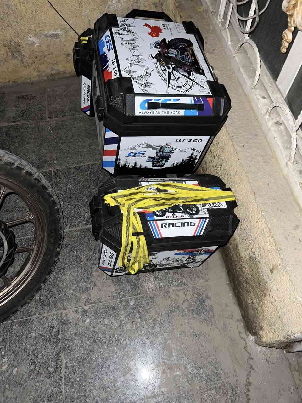 للبيع صناديق ترحال كامل وجاهز كبل شد سعر ١٥٠ بيهن مجال حك جية نضيفات لوك مع مفاتيح كاملات بجيس مكاني بلديات  
***********
