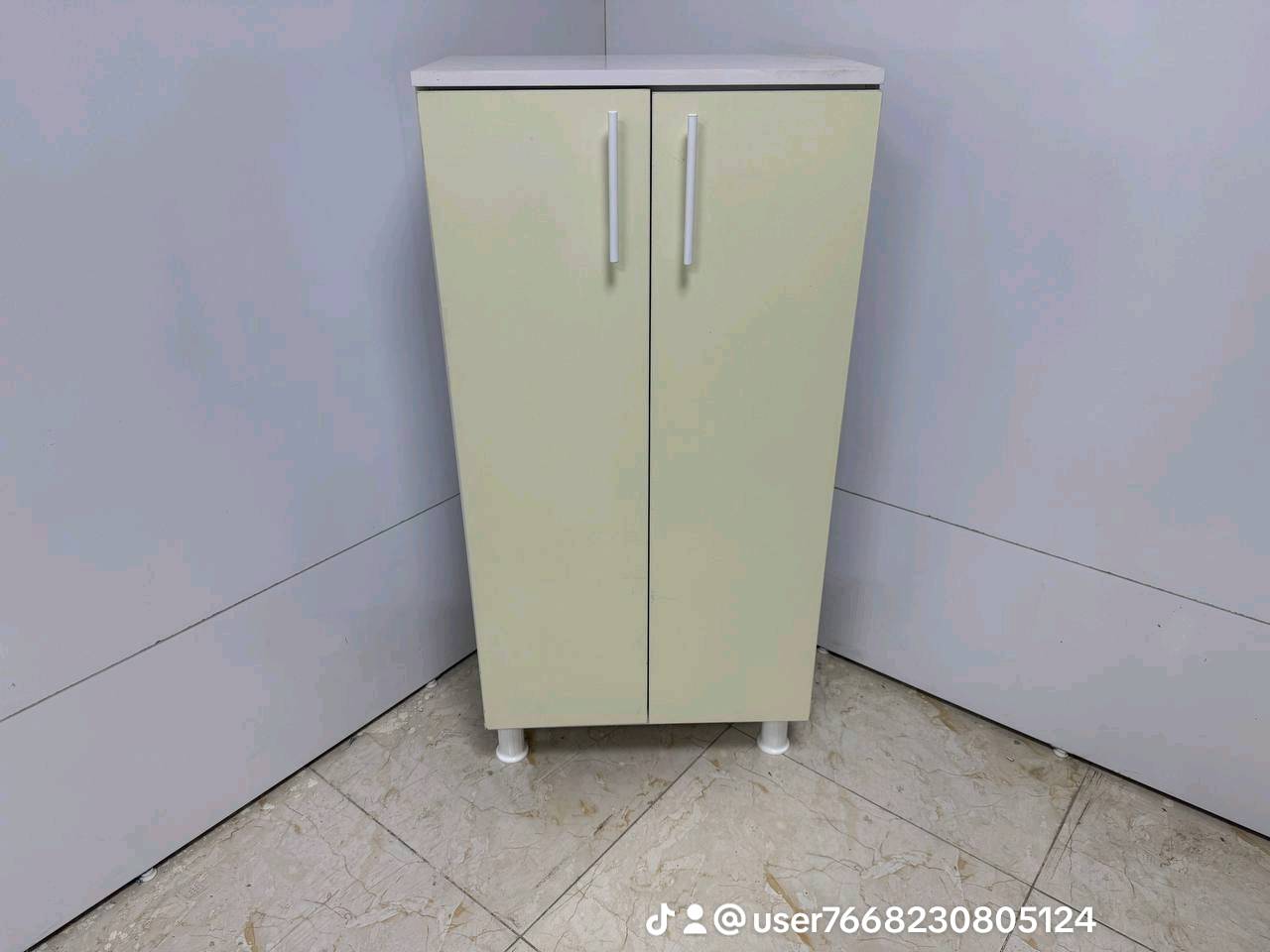 الجديد فقط لدى معرض النعيمي ❤️
جزامه خشب 

القياسات 
120 سم الارتفاع 
 60 سم العرض 
33سم العمق 

السعر  70الف 
التوصيل بغداد 5 الاف 
محافظات 10 الاف