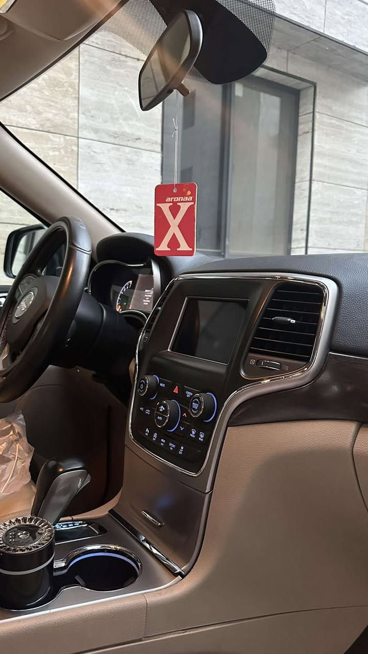 جيب كراند شيروكي 2018 فئة لاريدو للبيع 
وارد امريكي حادثها جاملوغ ايمن و شوية من البنيد فقط  حادث خفيف 
مكينة ٣٦٠٠  
مواصفات السيارة 
بصمة
كرسي كهرباء
فور ويل ماوس 
حساسات خلفية مع كامرة خلفية  
داخل بيج و كشنات جلد 
تشغيل عن بعد 
شاشة وسط
ثلاث انظمة قيادة
تدفئةكشنات 
تبريد قطعتين
فول تحكم ستيرن 
انارة led
توقف ذاتي عند الرجوع للخلف 
ويل 20 بلاك
ماشية54الف ميل  
السيارة بيها كازكيت شكد متكلف تنزل من السعر  بعد الاتفاق 
و باب السايق توجد طخة خفيفة و باقية ع حالها
السعر 205$ و بيها مجال 
مكان السيارة بغداد   
 للاستفسار *********** وبي واتساب
