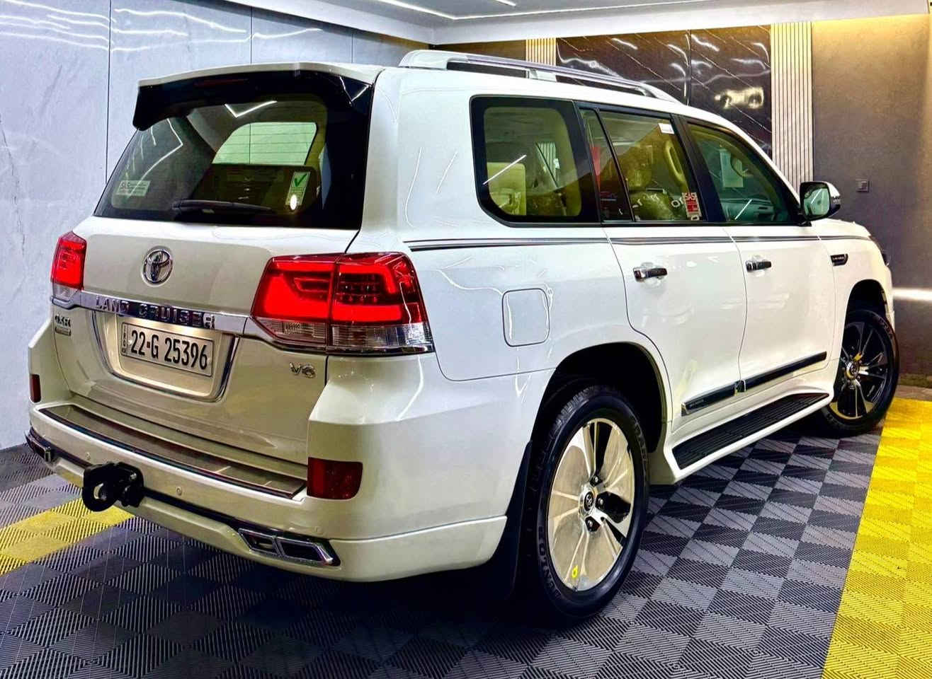 تويوتا لاندكروز 2021 گراند تورينگ السيارة نظافة عالية جدا وتحدي فحص ملاحظة بدون مراوس المسافة المقطوعة 74000 كم حقيقي المواصفات گراند تورينگ فطيم اصلي
الموقع السليمانية
الحالة
بدون صبغ
بدون بارد
بدون شخوط
بدون حوادث
بدون رمل
السيارة نفص زيرو
مكفولة كفالة عامة من الدعامية للدعامية
محرك بشرت غير مفتوح
السيارة مال بيت وما بيها اي نقص

المحرك V6

🟪 السعر  :: الطلب في التعليقات ويوصلك مباشرة ✍️ 📩                                           فقط على الصفحة مو على كروب🌐

المواصفات
كشنات جلد
كشنات كهرباء مع ثلاث دگم
ثمانية ايربكات
ثلاث شاشات
تشغيل بصمة
باب بصمة
تشغيل عن بعد
باب جانتا كهرباء
ثلاجة
نظام ايكو
مانع انزلاق
حساسات خلفية
مرايات كهرباء
هواء مزدوج
زينون
فتحة سقف

الاطارات
اربعة اطارات وكالة مع ويل جديد

الاغراض
اغراض كاملة موجودة مع الهيدفونات

الخدمة
سيرفس كامل بدون نقص وبدون مصرف
التحويل بنفس اليوم وكالة حاضرة
السنوية جديدة

رقم صاحب السيارة 
***********
