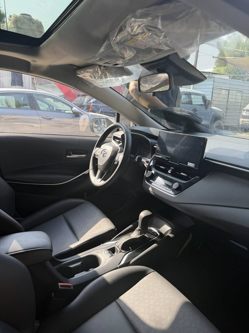 سلام عليكم كورلا هايبرد موديل 2025 فول موصفات علامه سوداء مكفوله من كلشي السياره ماشيه 15000 السعر 157وبيها مجال شي بسيط مكاني كاظميه ***********
