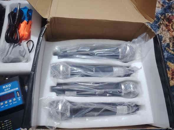 سلام عليكم اجهزت الصوت جدد مامستخدمه جدد
قيمهن وخذهن ***********
