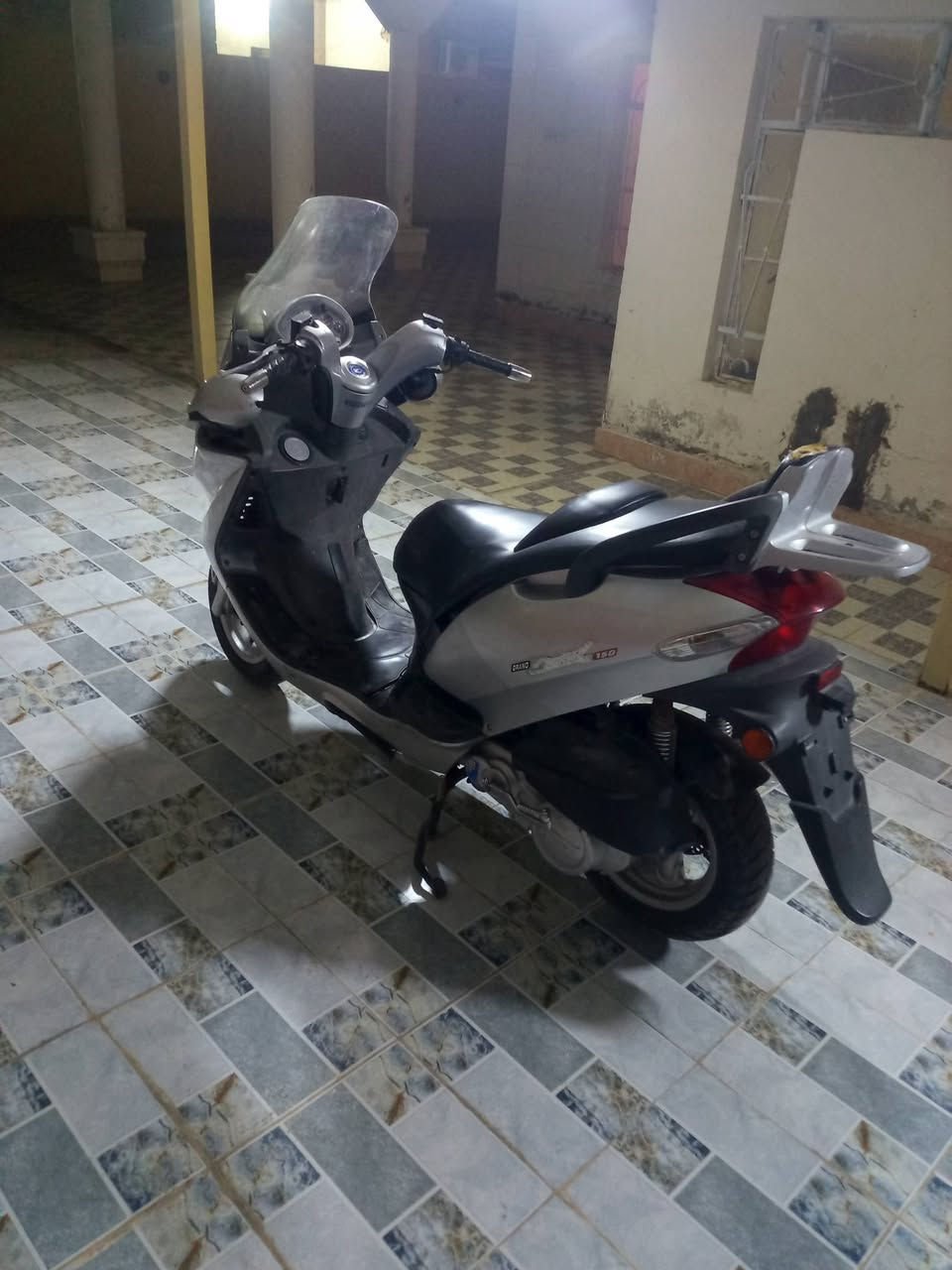 السلام عليكم دراجه للبيع جديده محرك ما مفتوح ما نقصها كل شيء كهربائيات جاهزه مكان جه جزيره البذياب 

*********** السعرج700 بيها مجال
