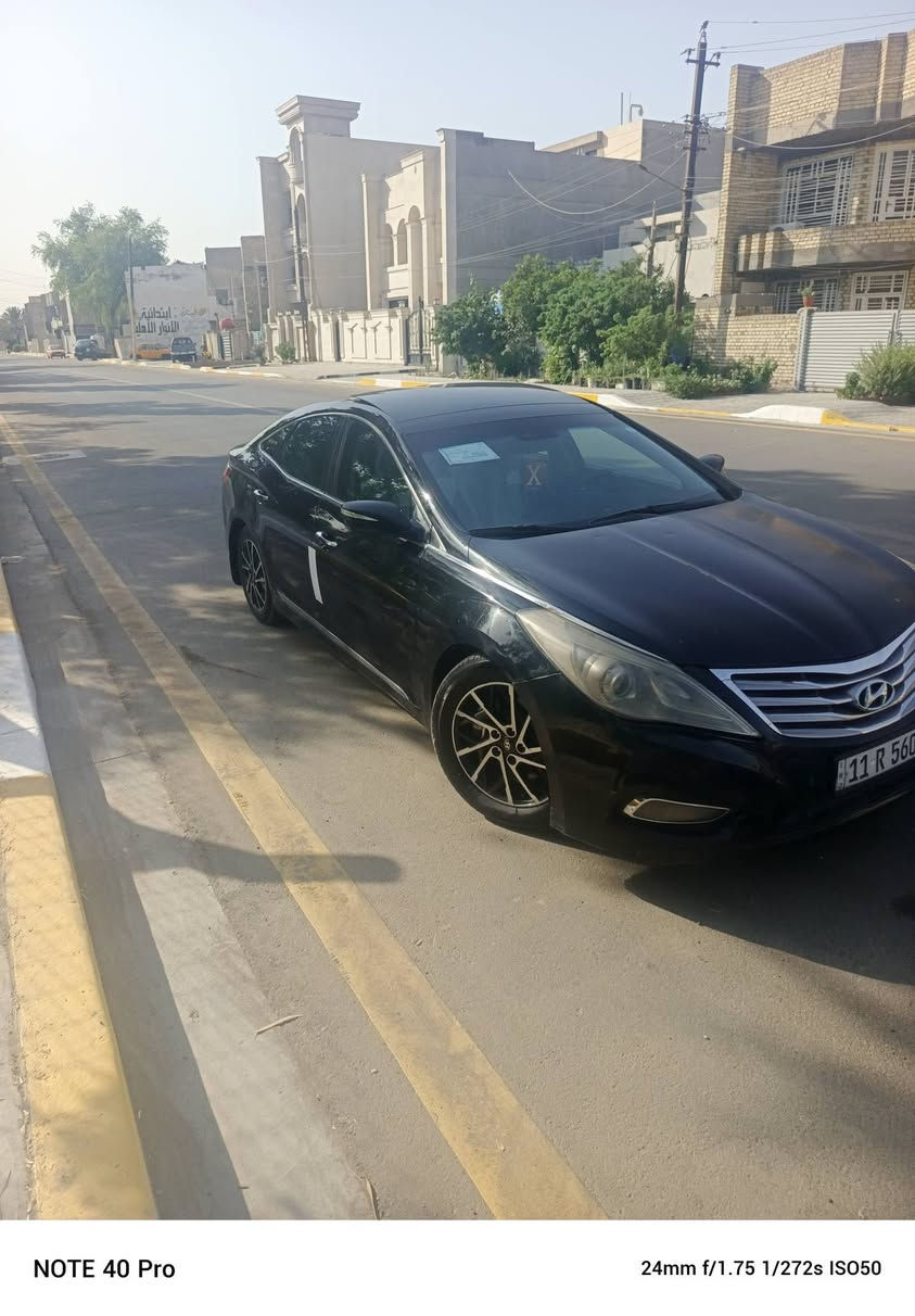 ازيرا 2014 خليجي فول موصفات vip
مكينة 3500 
السيارة كفالة بيها نص بنيد صبغ
نقصها بس صدرها 70‎%‎  فقط
فتحة بانوراما 
بصمة تشغيل  ابواب ترحيب 
مري شفط. 
كشنات مساج خزن 
3 بردات خلفية 
سايد بريك بصمة 
مكان بغداد الامين 
***********
