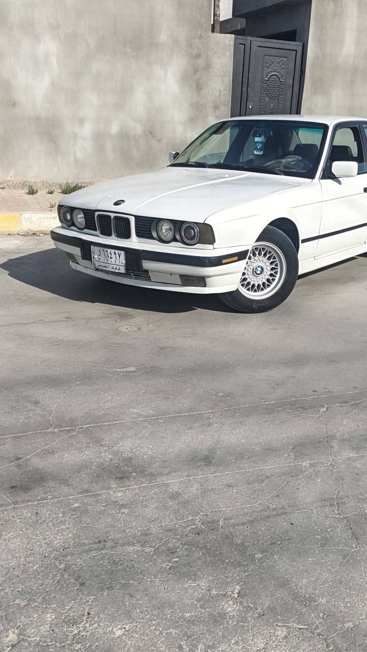سلام عليكم بي إم 520 للبيع أو مراوس موديل 1991 بطاقه بنزين موجود 520 أصل فصل كير عادي  محرك كبس  ضربه بس جاملخ وره ما وصل للدخل سياره حلوه كاعده بس داخله يرادله شويه ترتيب  مكاني كركوك *********** سعر 45 بي مجال للطيبين
