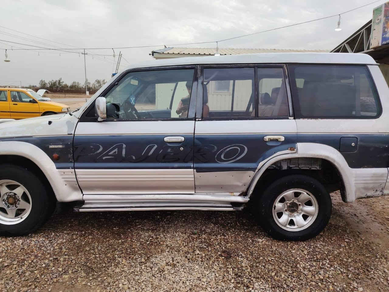 سلام عليكم سياره باجيرب لبيع نضيفه خير من الله مكان ناصريه رقم صاحب السياره ***********
