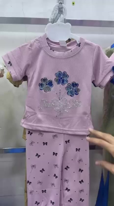 تراك بناتي صغير  11/12/13  سعر درزن 42 الف
تراك ناتي وسط 14/15/16  سعر 48 الف
تراك بناتي  محير  17/18/19  سعر درزن 54 اف


**إذا كنت صاحب هذا الإعلان وتريد حذفه لأي سبب، رجاءا أرسل رسالة إلى الدعم الفني**