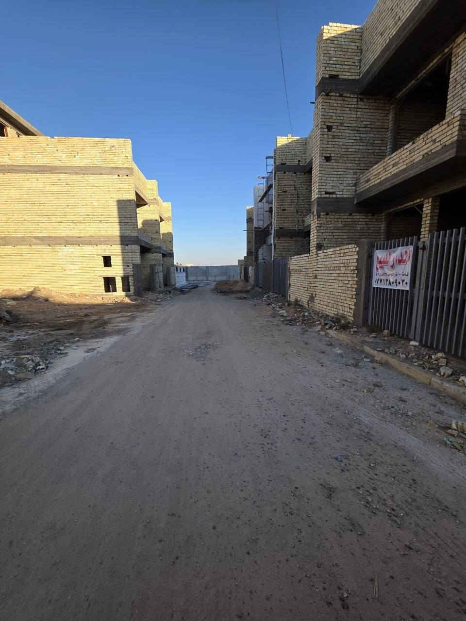 هيكلين متلاصقات طابو زراعي سند ٢٥ كل هيكل مساحته ١٠٠م واجهة ٦:٢٥م ونزال ١٦ م
الموقع قرب الشارع العام خلف المنطقه الصناعيه مقابل شارع مدير الأمن 
ت: ***********
