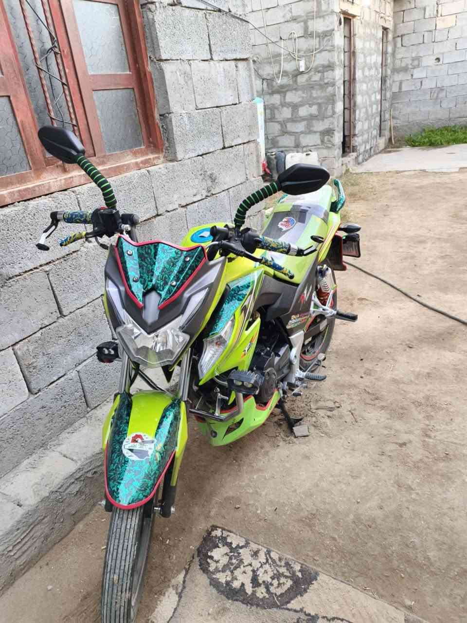 هاوجي دي اف موديل 23
مرقم كامل انكليزي
 تحويل ثاني يوم
ماشي 17 الف.
نظيف مابي اي شي
مكان رمادي
لعنده دراجه للبيع يدزها خااص


**إذا كنت صاحب هذا الإعلان وتريد حذفه لأي سبب، رجاءا أرسل رسالة إلى الدعم الفني**