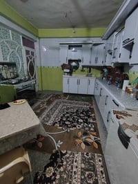 بيت للبيع في حي الزهراء مساحة 200 قرب الجامع الكبير الطابق الأول يتكون...