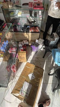 غراض كوزمتك تصفيه محل  اقل من سعر الجملة  مواد اصلية   ليريدهم يتواصل ...