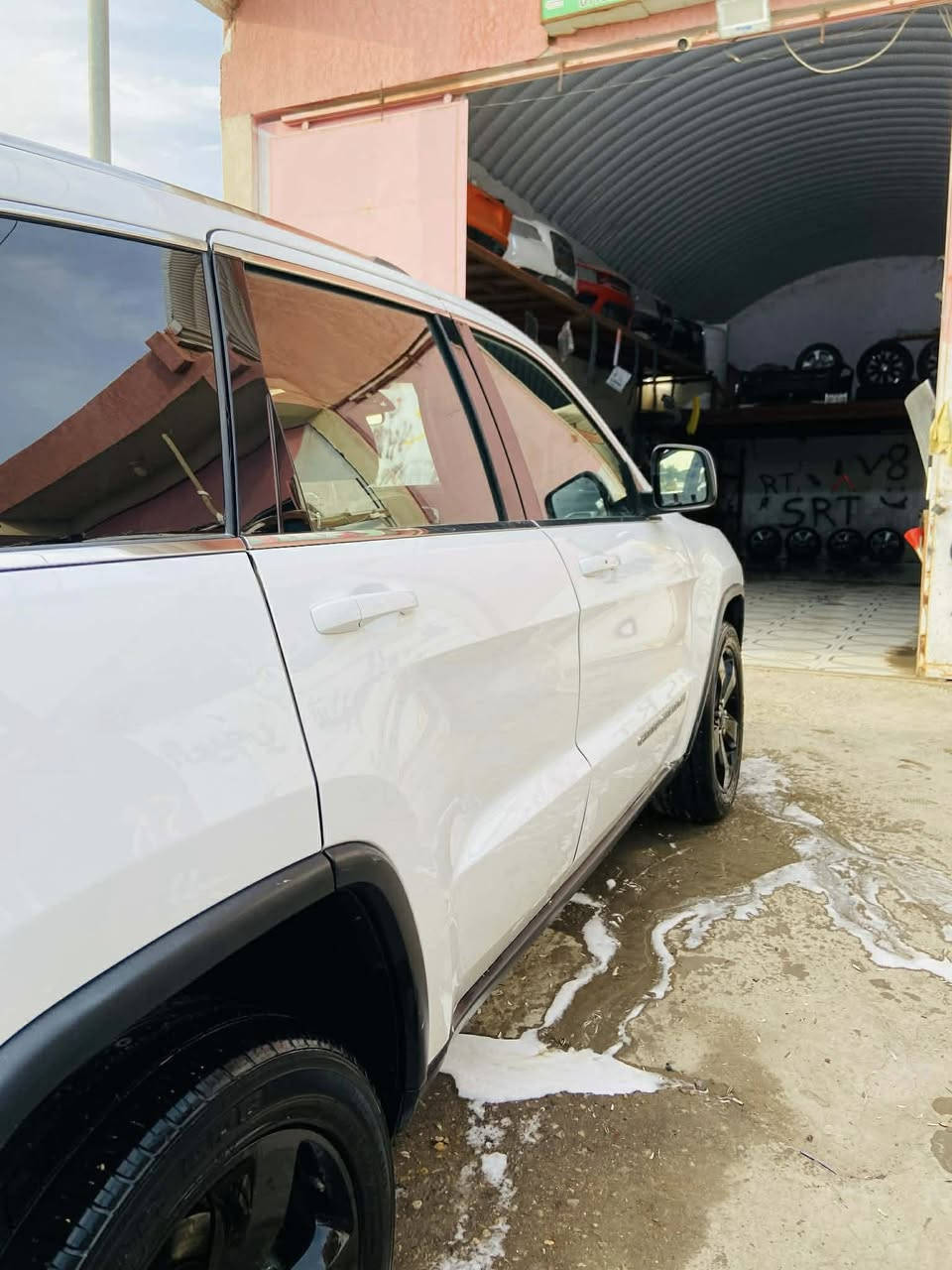 سلام عليكم 
للبيع جيب كراند شيروكي موديل 2021
الرقم بغداد ب اسمي مداور ثاني يوم 
مواصفات لمتد 
ماشيه 60 م
حساسات 
بصمه 
شاشه 
كشنات حضن  لون عسلي 
اوتو ستوب 
ويل 20 
لايت زنون بلادي 
مواصفات لمتد فول عدا الفتحه
 
الضرر 
جاملغ و البنيد تبديل اصلي نفس لون 
بدون لغد بدون شاصي شرط الفحص 

***********
شراي يتصل وبعيوني مكان ناصريه
