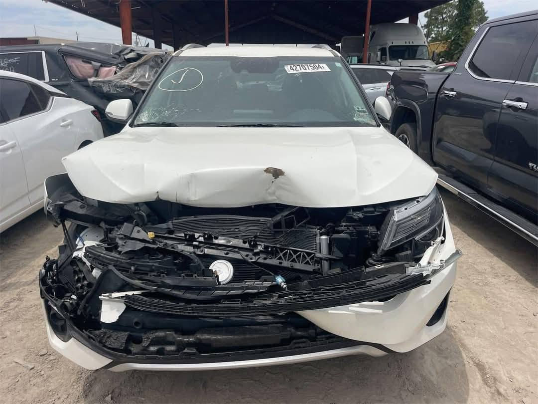 سلام عليكم من رخصة الادمن سيلتوس ٢٣ وارد محرك ٢٠٠٠ دوش الحادث موضح بصور ماشيه ٢٥ الف جاهزه من كل النواحي السعر ب ب ١٨٠ وبيه مجال جدا قليل مع تحياتي لجميع الكروب


**إذا كنت صاحب هذا الإعلان وتريد حذفه لأي سبب، رجاءا أرسل رسالة إلى الدعم الفني**