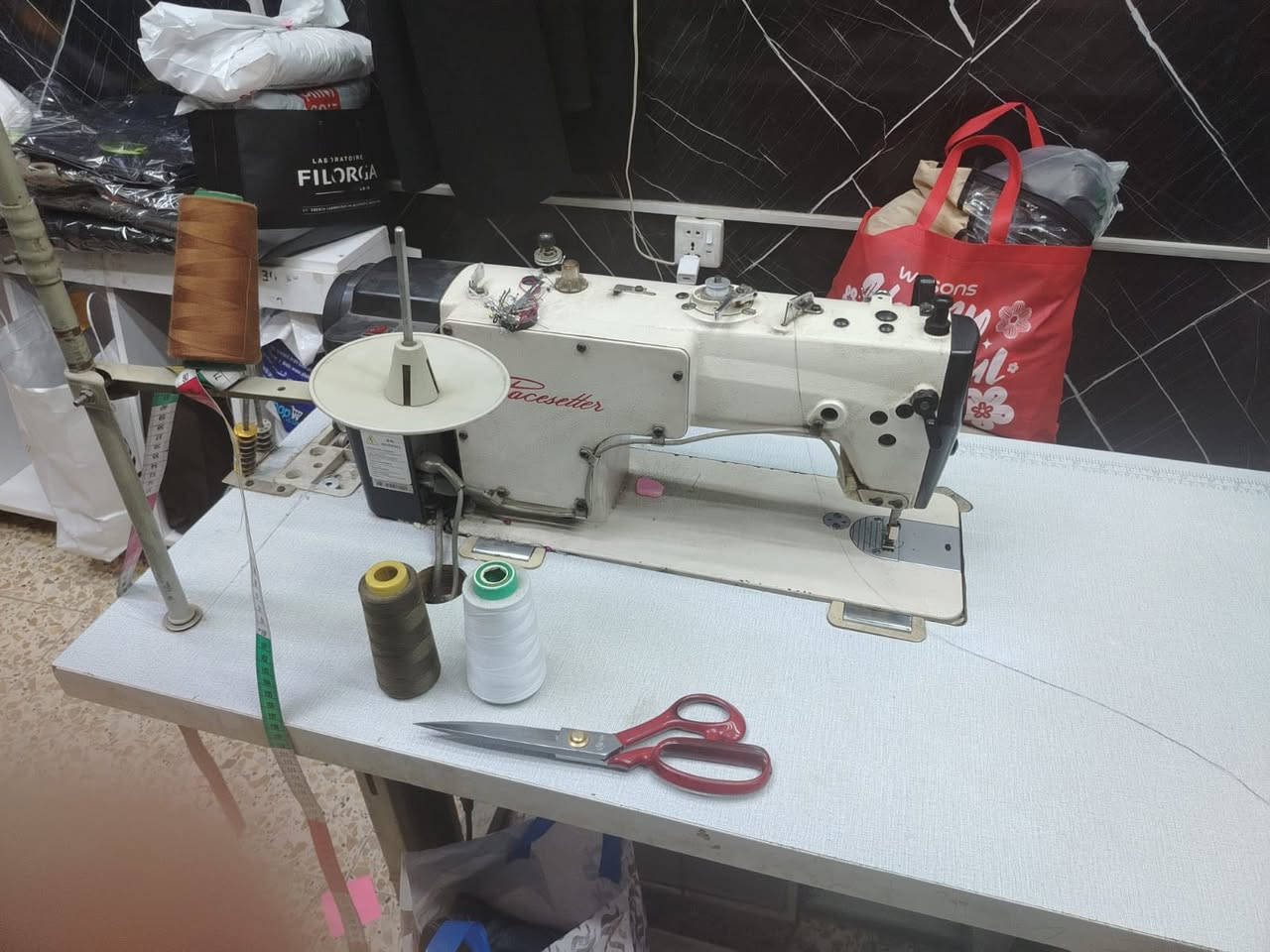 مكينة خياطة وافر
الحاله جيده 
***********
