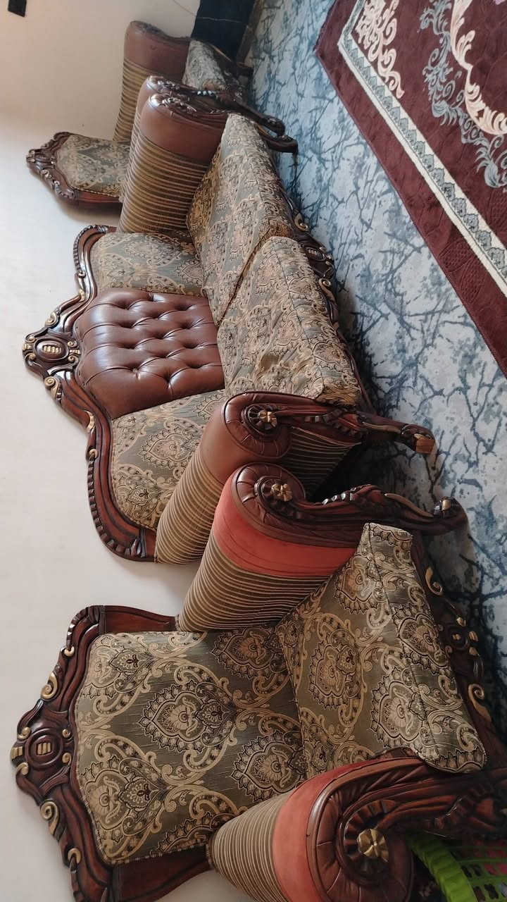 تخم عشر مقاعد نظيف مثل ما موظح بصوره 350 الف اي استفسار تواصل ***********
