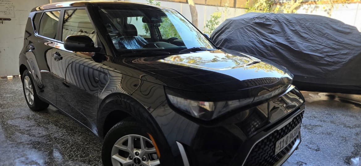 السلام عليكم 
حبايب 
عندي كيا صول موديل  23
جديدة جدااا  رقم بغداد 
وحادثهة جدااااا بيسط فقط بارد بالجاملغ الامامي وشفة البنيد
محرك دوش ..شاشة كبيرة..تحكمات 
وفيرهة من المواصفان المعرفة السعر لمطلوب ١٤٢ وبيهة مجال 
الاتصال ***********
مكان لسيارة بغداد الرصافة
