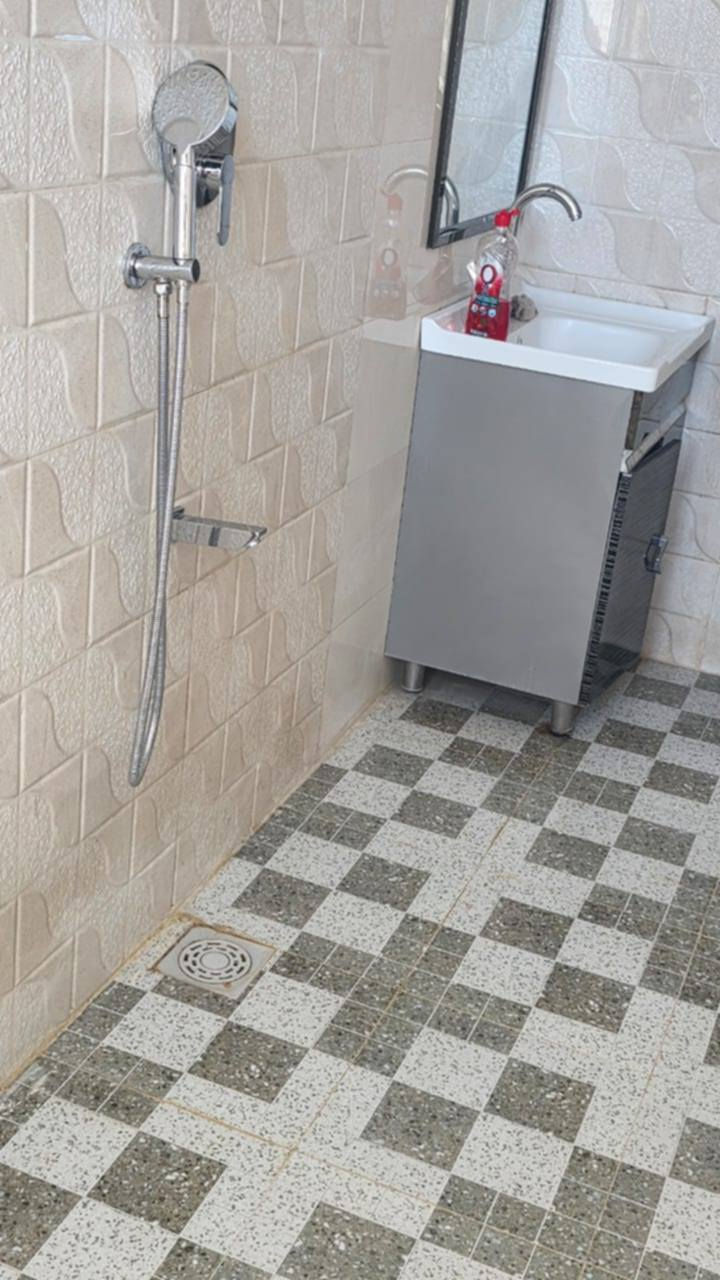 بيت جديد للبيع حي لأمين قريب بانزين خانه شموس مساحة 200م بناء كونكريت غرفتين وصاله ومطبخ واستقبال وحمام طارمه حلوه تفاصيل أكثر على رقم ***********
