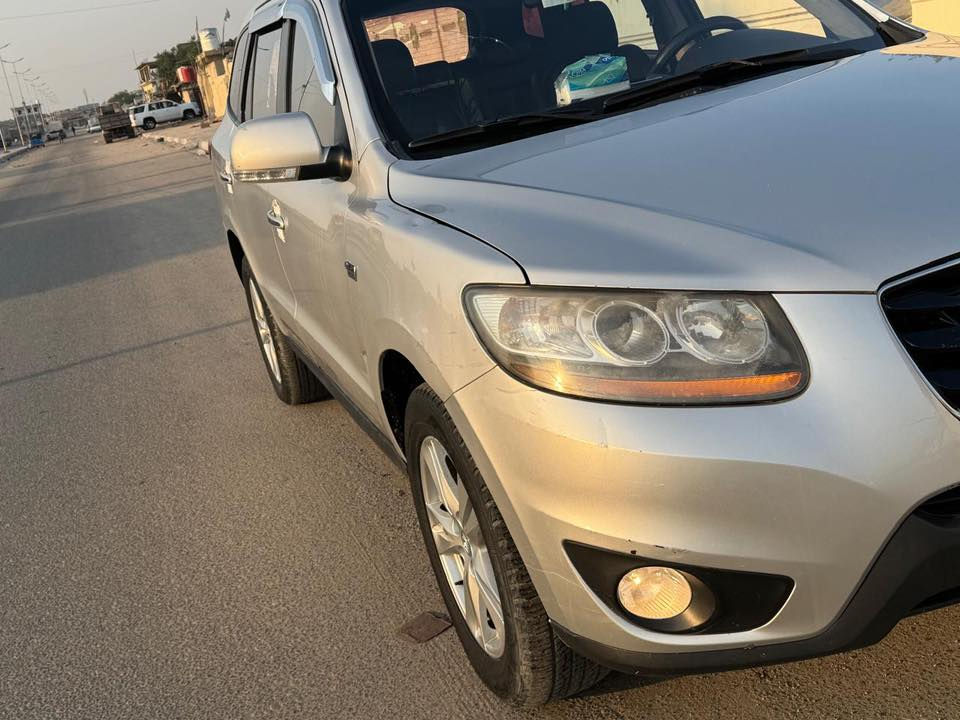 السلام عليكم
سنتافي موديل ٢٠١٢ السعر (٤٥)  
حداديه جديده غرفه جديده مكفوله تبريد (كاز) سنوية ورقم طبق الأصل 
الاتصال ***********
