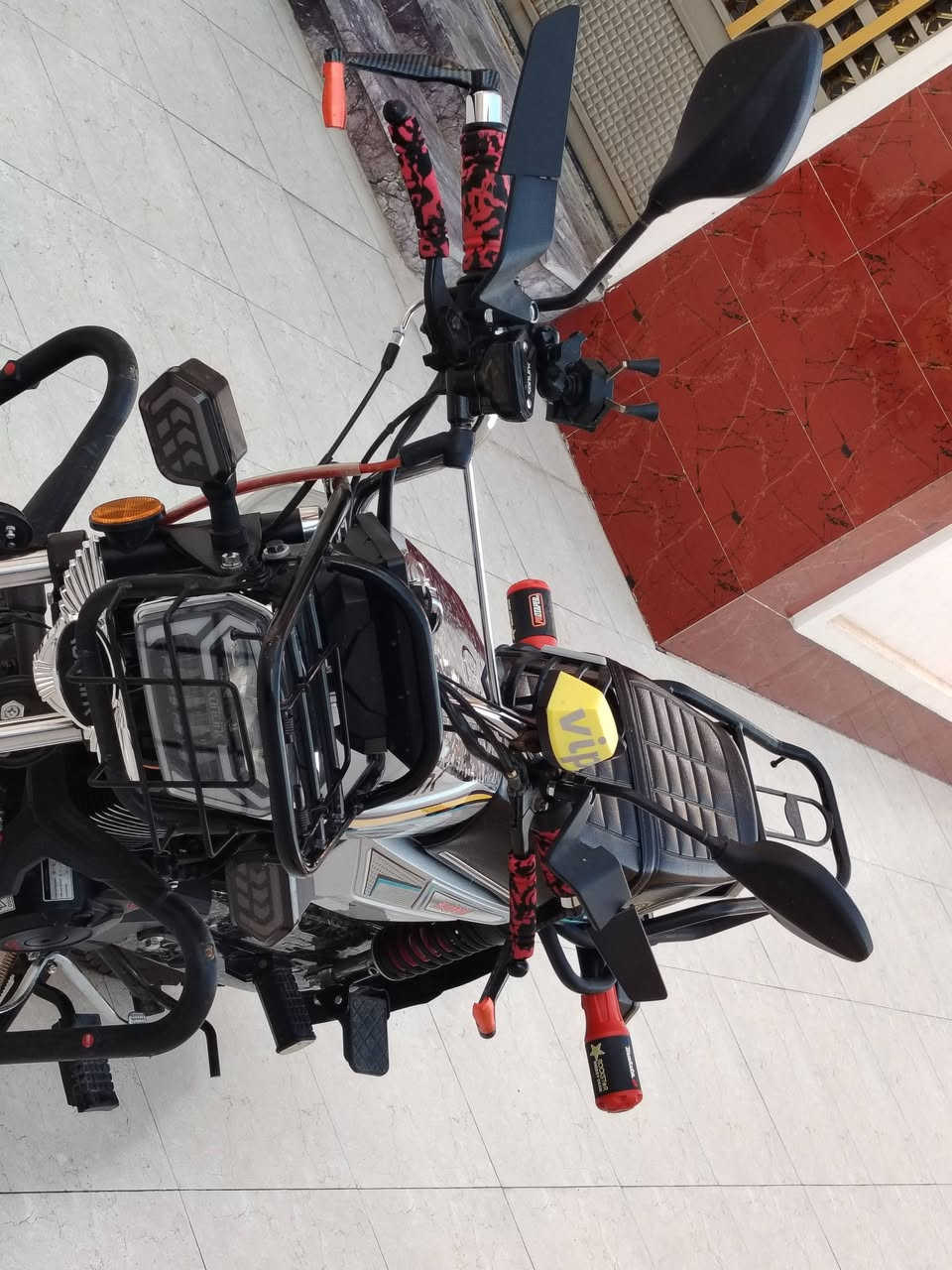 دراجة سولك للبيع
موديل 2025
محرك 200 (ضاغطة وزنجيل) 
بعدها جديده ومجمبزه فول
السعر (مليون و100) وبيها مجال قليل
للتواصل ***********
