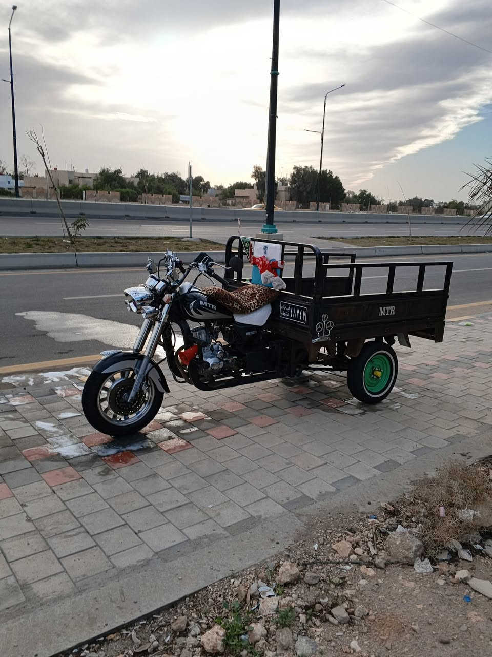 السلام عليكم
2007 ستوته للبيع 
دراجه مقفوله 
من براغي 
الاخر شى 
لشري يتصل على الرقم 
***********
