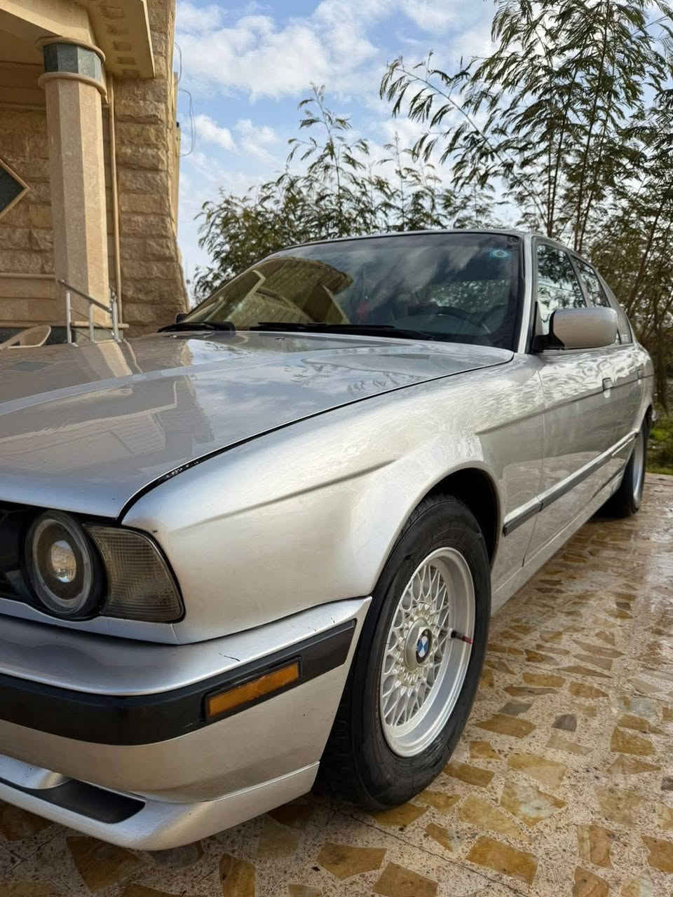 لسلام عليكم  
سيارة للبيع بي ام دبليو 525موديل 1991محرك لا صرف لا بخار 
تدفىه تبريد شغال تبريد مركزي كير اوتماتيك  دفتر بنزين موجود سلايت رقم سيارة كركوك سنوية جديدة ل 2030 
صبغ عام جماليه 
السعر سياره 65بيها مجال بسيط 
المكان كركوك رقم ***********
