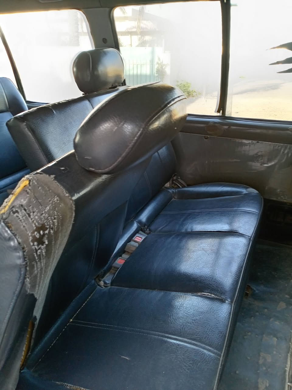 سياره ابريجو موديل ٢٠٠٠ اللون ابيض السياره مصبوغه وسياره. كهربائياتها كله شغاله وحلوه ومابيه اي نقص الصفحه الصغيره بيها معجون من يم الباب السلايت محرك اكسن كير كله خير من الله مال شغل كبل للشارع ومال جناين صدرها زين وخير من الله شواصي واحد معمر تعمير مضبوط والثاني لا الامامي الشراي يتصل ورجاء المو شراي لايعلق رايده ٦٧ ورقه مكاني حي جهاد الاطباء *********** ابو علي
