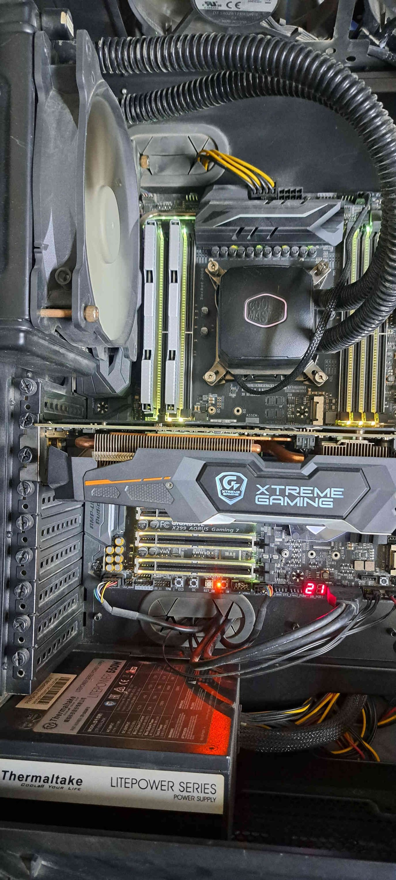 كيس تجميعه للمونتاج والالعاب بمعالج كوراي 7

المعالج  Intel Core i7-7800X

تبريد مائي كولر ماستر 120 m

الرام 16 كيكا ddr4

المذربورد gigabyte aorus x299 gaming 7

الهاردات  ssd 256 gb - hdd 500 gb

كرت الشاشة gtx 1060 6gb gigabyte aorus

البور سبلاي thermaltake 550w

الكيس cooler master full atx case

الكيس بي25 لعبة قوية مثل Marvel's Spider-Man 2

سعر الكيس 400 الف رقمي ***********

بغداد شارع الصناعه لايوجد توصيل
