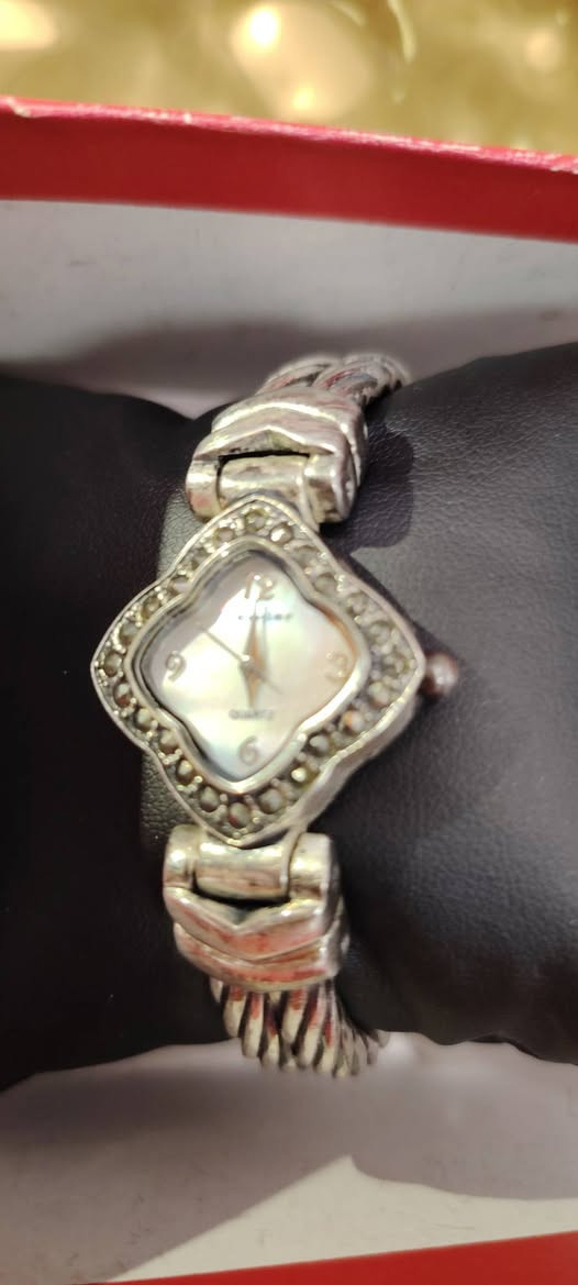 ساعات أصلية بسعر مناسب


**إذا كنت صاحب هذا الإعلان وتريد حذفه لأي سبب، رجاءا أرسل رسالة إلى الدعم الفني**