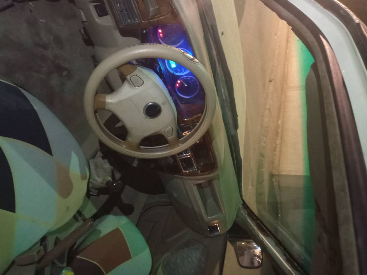 سلام عليكم بيكم كنوة موديل ٢٠٠٦ رقم بغداد دولي مميز كير محرك شاصي بلادي تخم تأير مكاني بابل *********** السعر ٤٠ بيها مجال
