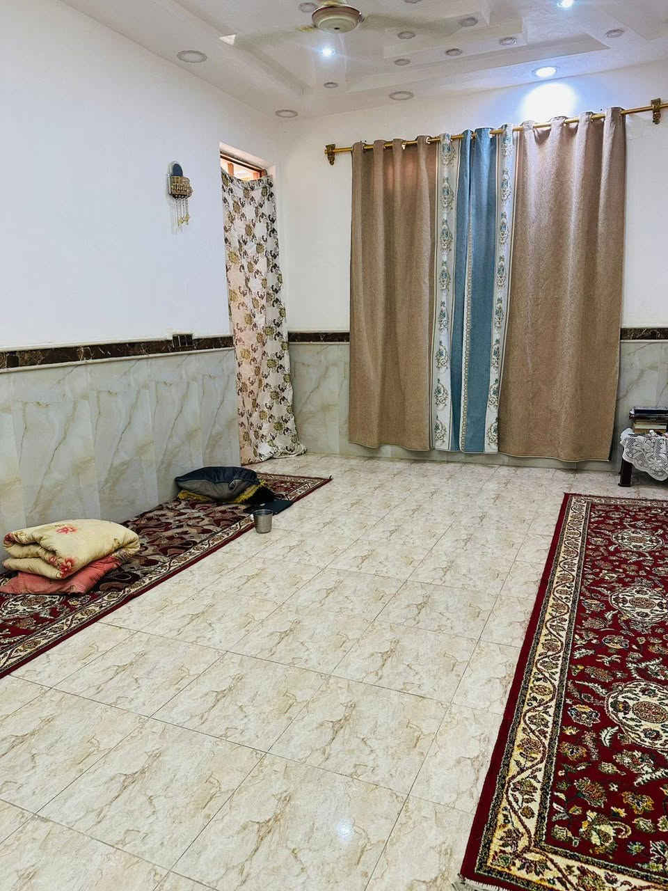 بيت للبيع مساحه ٢٠٠ نهاوند شارع عشرين طابقين سعر ٢٦٠ مليون وبي مجال تصال على هاذه رقم ***********
