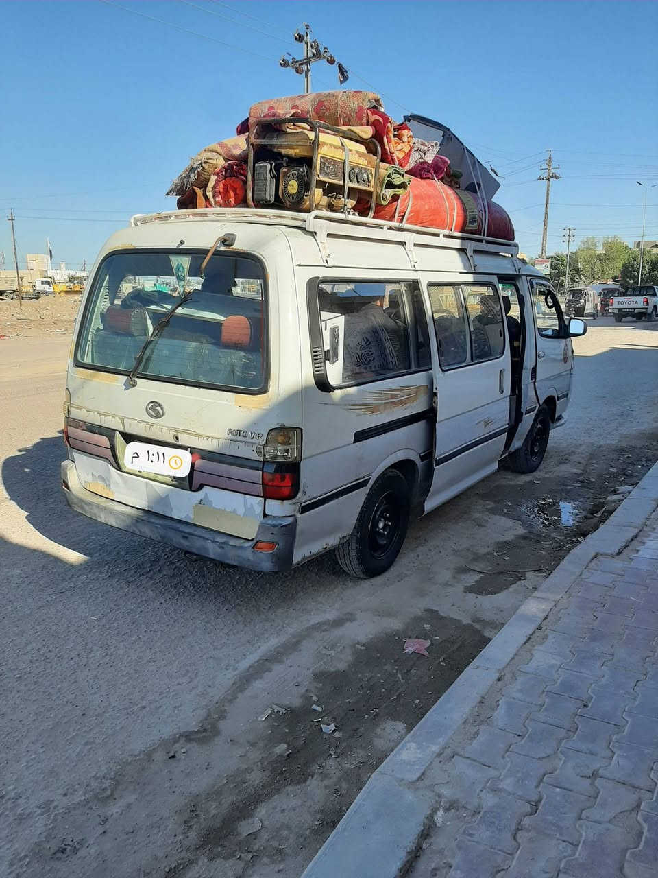 السلام عليكم فوتون الوان موديل 11 سياره كفاله من الضربه والتبديل بيه مكان خياسات مصلح فقط وسعره ب58وبيه مجال قليل (((سياره سنويته ال29 رقم نكليزي عل الستلم شرط المداور )))) للبيع او مراوس هم بكيه حسب القناعه سياره جاهزه مكينه وكير جدد حداديه تخم تاير جديد كهربيات من الطول الطول شغاله سنتر لوك سياره  جاهزه دوشمه يم سعد الجنابي سياره جاهزه من كلشي كبل الشارع الشراي يخابر ويدلل وهاذه رقمي *********** *********** مكان السياره العماره
