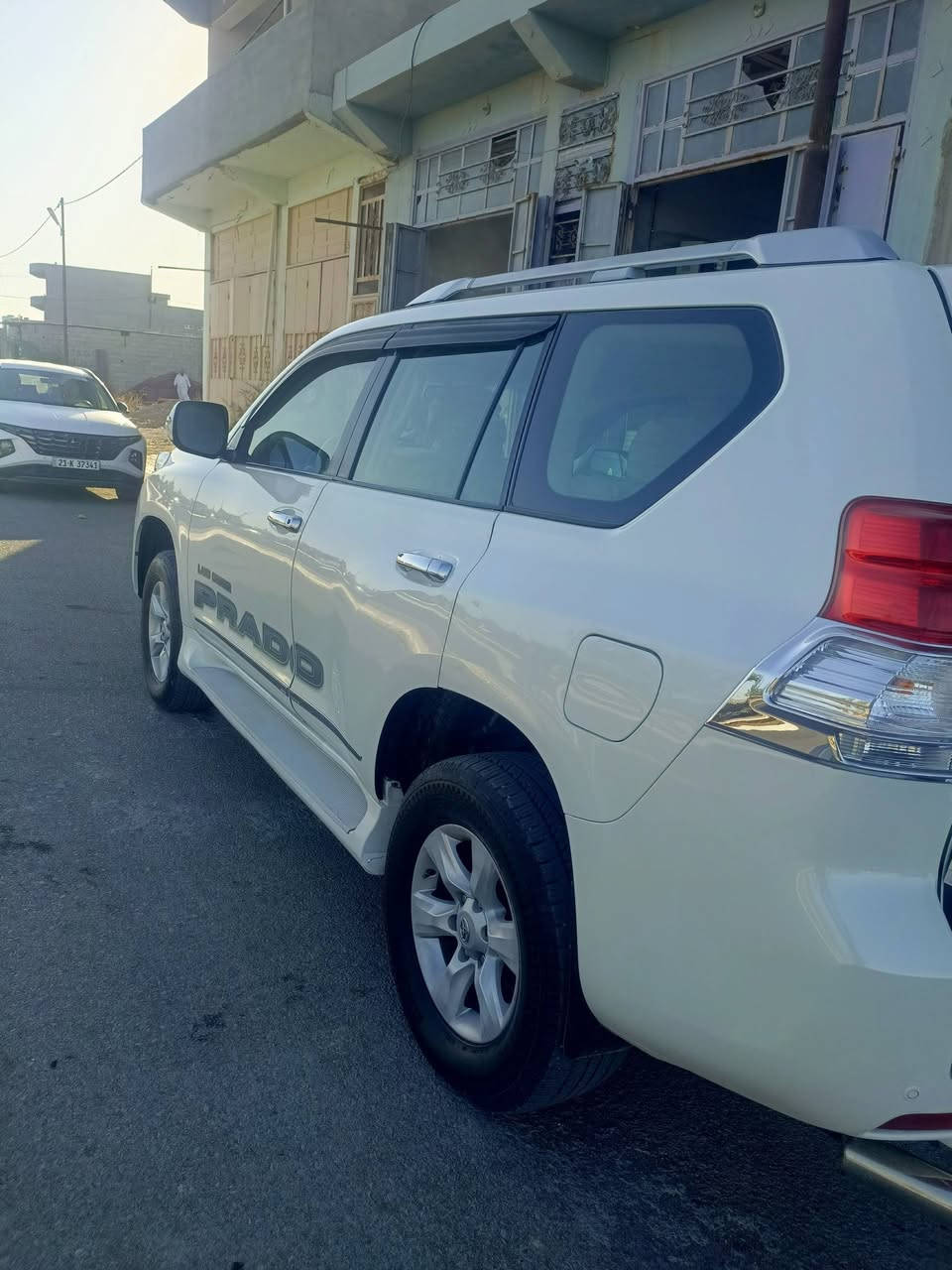 برادو 2010نص فول فول نضافه سونار مرفق بلصوره السعر 215.  رقم الهاتف ***********
