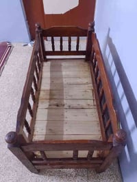 للبيع تخت مال طفل سلايت  خشب عراقي شغل توصي ثقيل شرط نظافه 65 بل 100 ا...