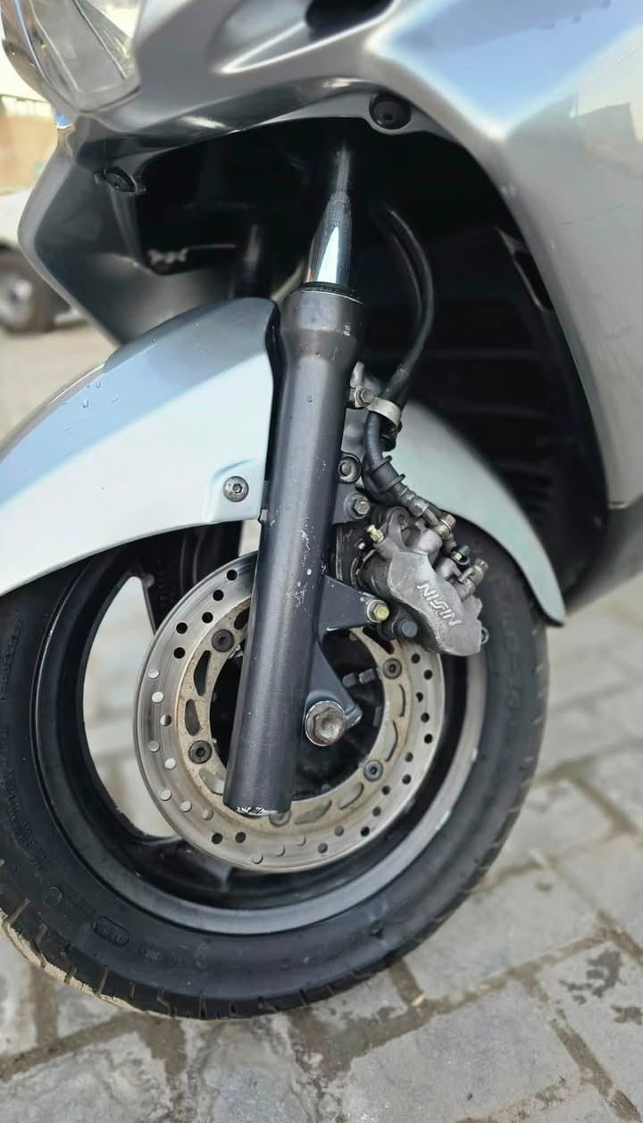 السلام عليكم
سلفر ونج كرستال  600cc💪
رقم بغداد تحويل اي وقت
دراجه جديده ماشيه  37
عليها ادامه كامله
تايرات جدد
السعر ٢٦ مجال بسيط
بغداد تقاطع الكياره ***********
