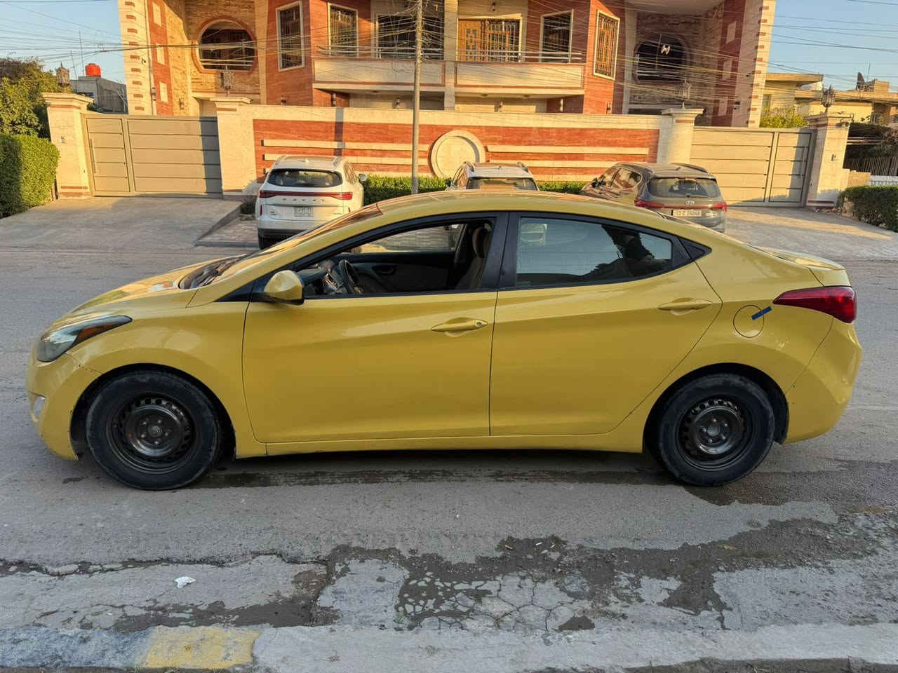 السلام عليكم
النتره 2013 وارد امريكي حادثه جاملغ وبنيد مبدل بدون دواخل  مكينه 1800 دوش مكفوله من التبخير والتنقيص السياره كير مكينه حداديه تخم تايركله جاهزه رقم بغداد مشروع وطني سعره 82 وبيه مجال بسيط للاستفسار ***********
