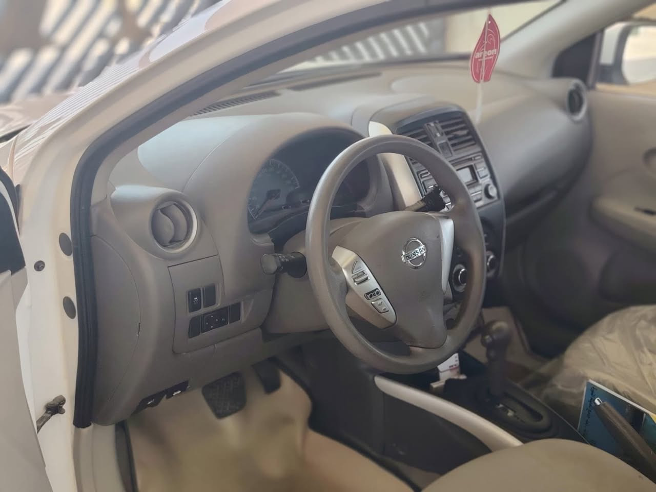 سلام عليكم ورحمة الله
نيسان سني هندي 2020 كير مكينه حداديه تخم تاير تبريد ثلج رقم أربيل تحويل ثاني يوم بيها صبغ جاملغ وباب بدون دواخل وبيها بارد بسيط سياره جاهزه ع آخر حبايه مال بيت 

السعر 88 وبيها مجال بسيط 
مكاني بغداد حي الأعلام 
‭٠٧٧٠ ٩٢٠ ٢٨٣٠
