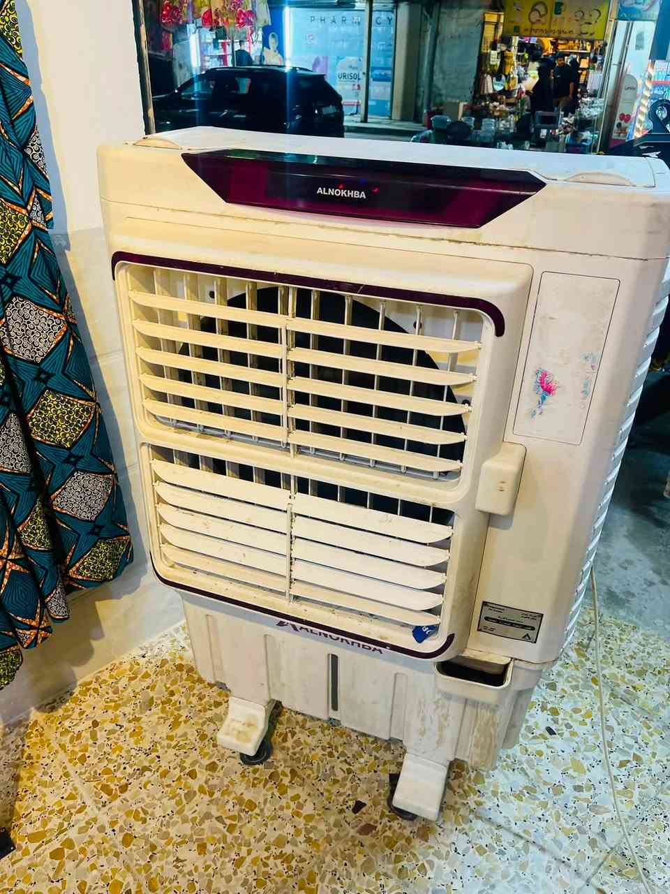 مبردة نوع النخبة نظيفة جداً سعرهة 115 وبيها مجال عنوان نهاية حي اور ***********
