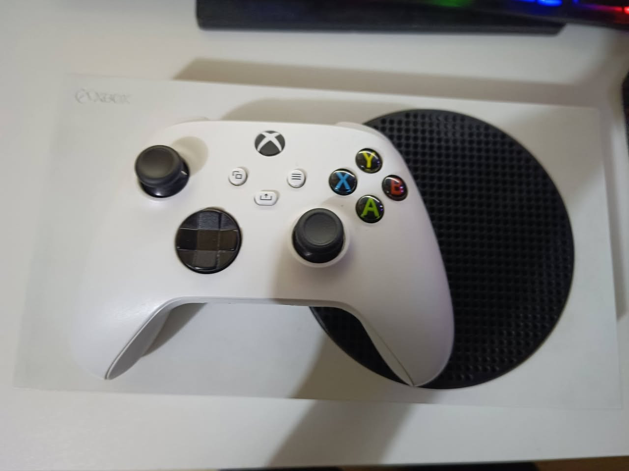 السلام عليكم
‏xbox series s مستعمل للبيع كامل ملحقات مع كارتونة و بطاريات شحن 
‏السعر قفل 330 الف موقعي البصرة وموجود توصيل 
‏للتواصل @kay1ir تلي


**إذا كنت صاحب هذا الإعلان وتريد حذفه لأي سبب، رجاءا أرسل رسالة إلى الدعم الفني**