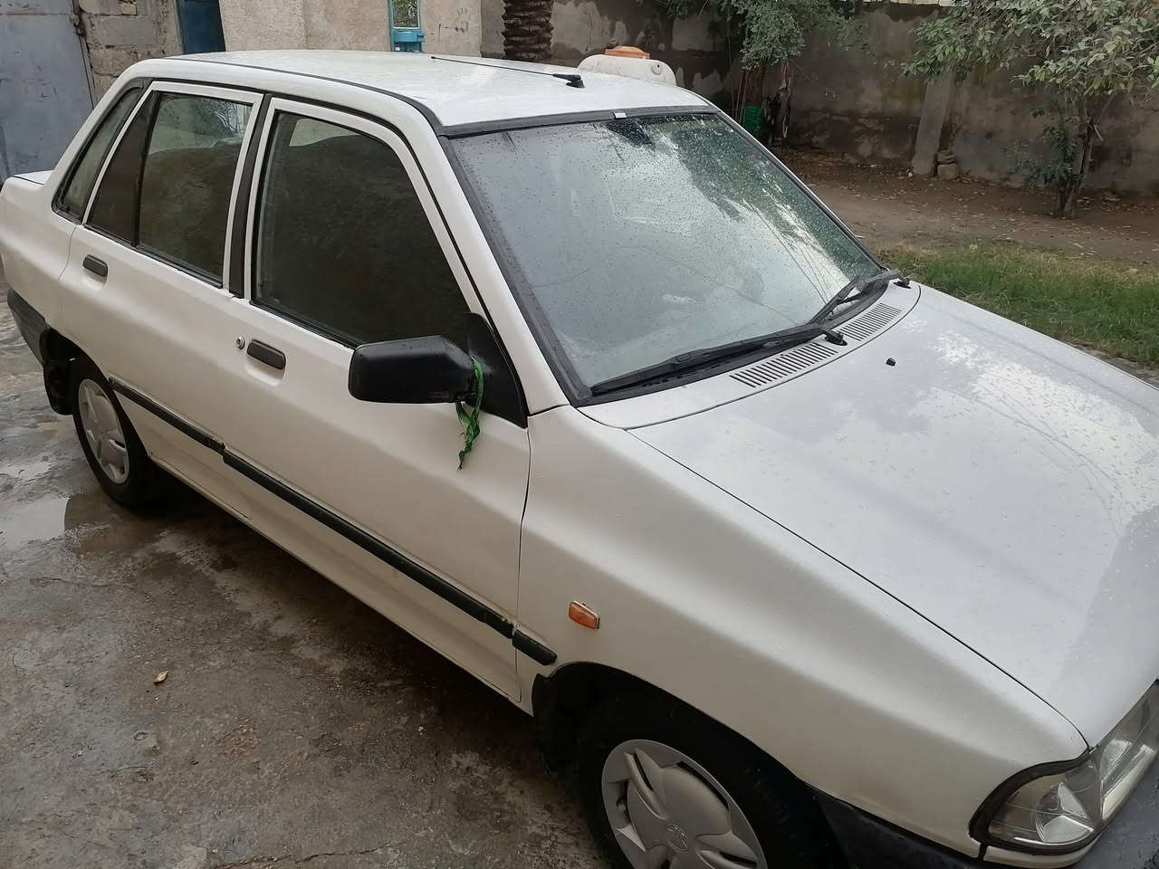 عمي سايبة 2014 نضيفة شواصي مكفولة تبريد شغال تعال افحص السيارة وشوف بعينك السنوية ساقطة صارله سنه عليه غرامة توكع من سعره 37 راعيه موجود بكربلاء مبدل بيه جاملغ امامي الأيمن أثر خياس وبيه تلاحيض بسيطة وبيك خير ودلل المكان كربلاء حي الغدير الرقم *********** كير نضيف مكينه بداية تبخير
