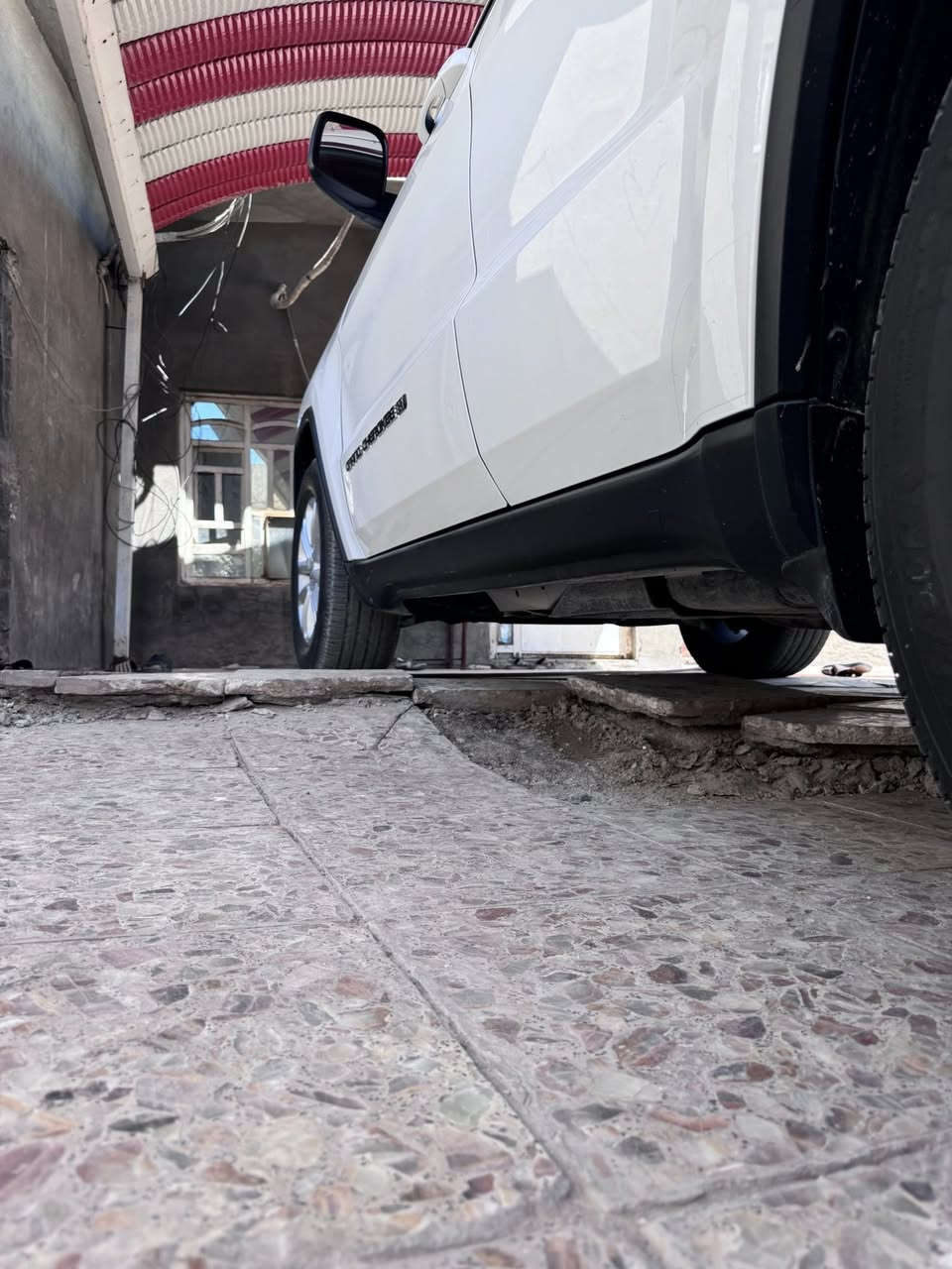 جيب كراند شيروكي امريكي

موديل 22لون ابيض رقم بغداد

مواصفات 

محرك  V6 3.6

ماشيه49 الف 

بصمه + تشغيل عن بعد 

كراسي جلد

رادار خلفي جانبي
رادار امامي 

اطفاء ذاتي

قطعتين تبريد

كشن سايق كهربائي 

كشنات تدفئه + تبريد 

ستيرن تدفئه + تبريد

صندوك كهربائي 

السعر 278 
وبيها خير مواصفات 

# الضرر موضح بالصور وسونار 

موقع بغداد رقم ***********
